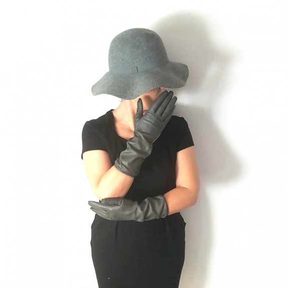 Leather gloves of lamb grey "MIMA".